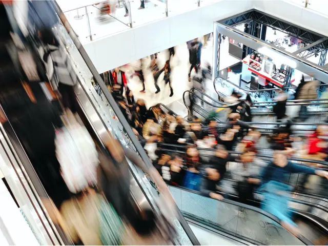 Consumer Shutterstock 206498665